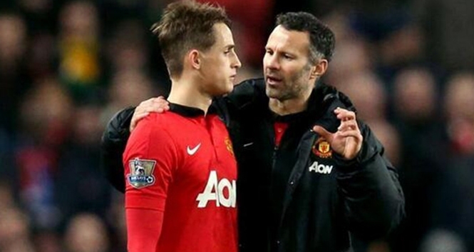 Adnan Januzaj áp lực khi mang lên mình số áo của Giggs